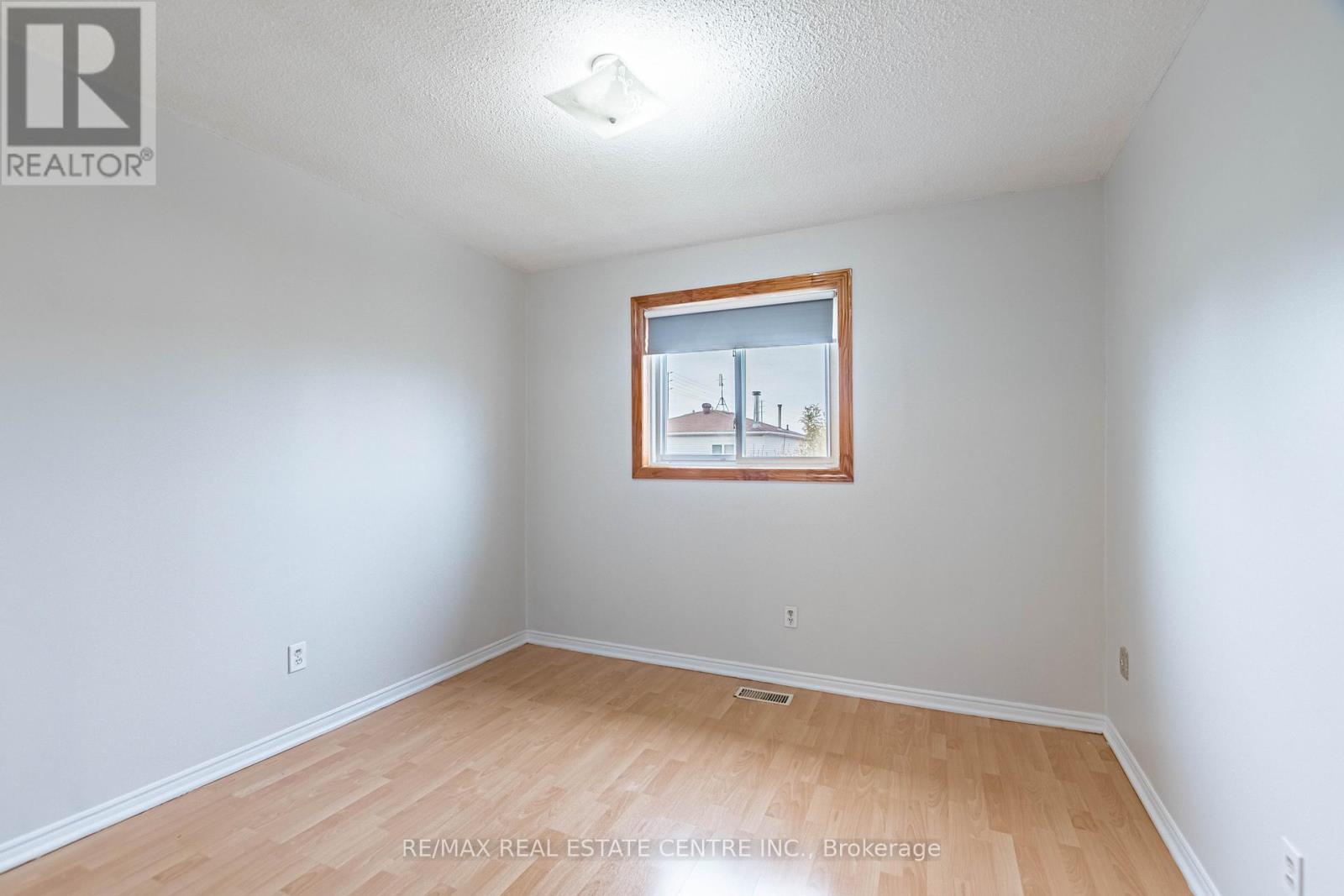 665 Dinsmore Court, Mississauga, Ontario  L5R 3G4 - Photo 19 - W12546464