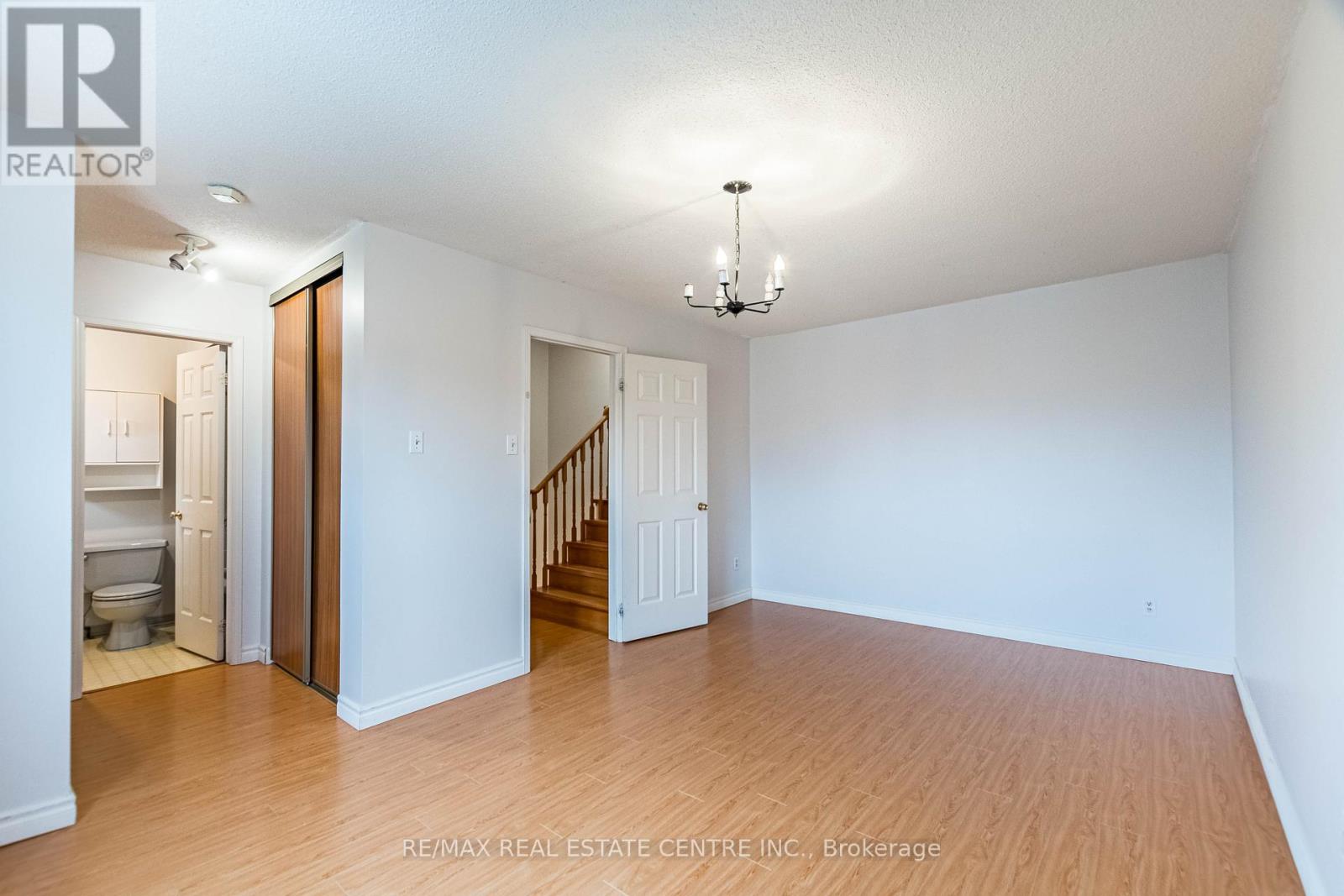 665 Dinsmore Court, Mississauga, Ontario  L5R 3G4 - Photo 16 - W12546464