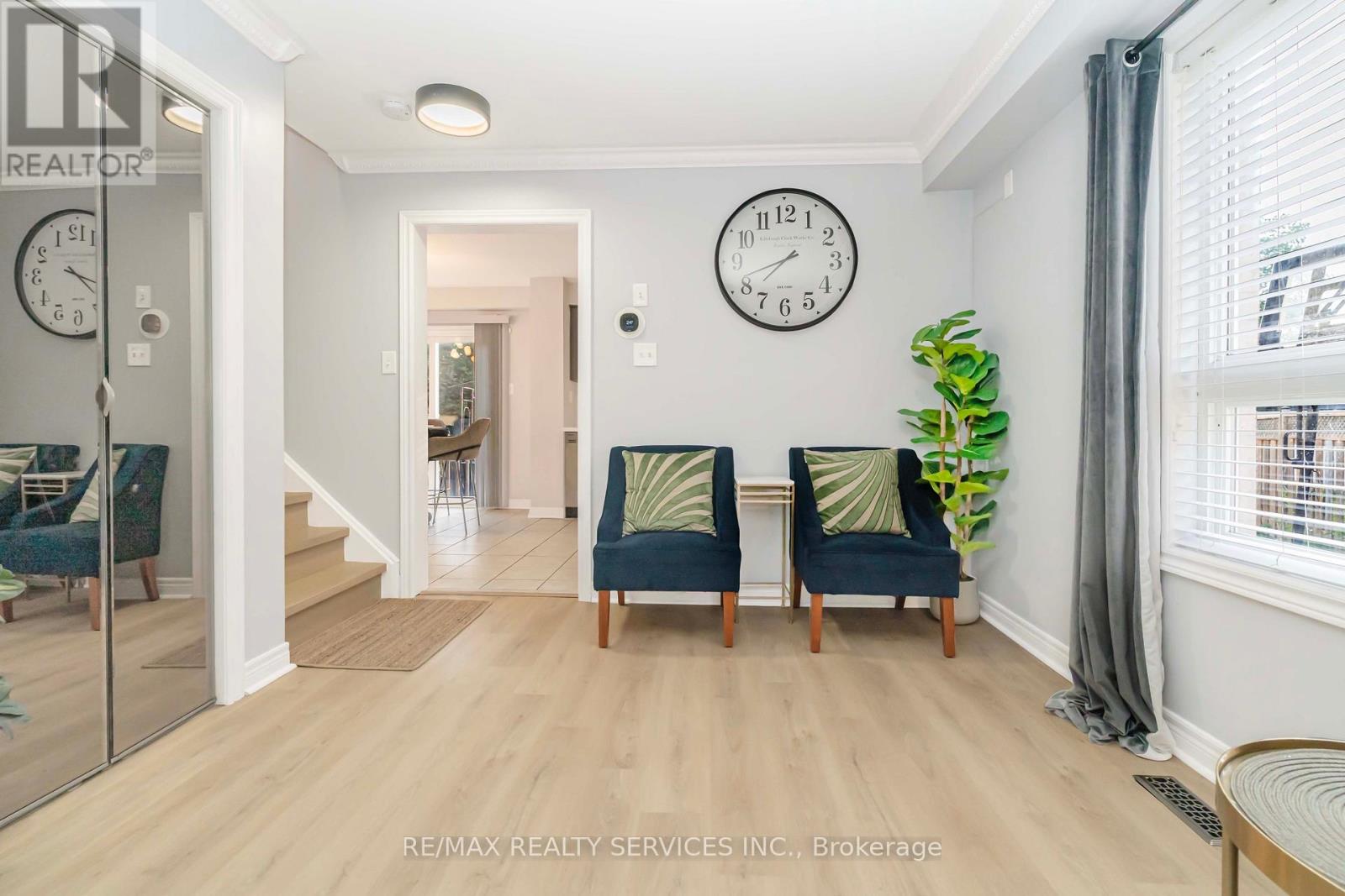 46 Oakmeadow Drive, Brampton, Ontario  L7A 2M1 - Photo 10 - W12548156