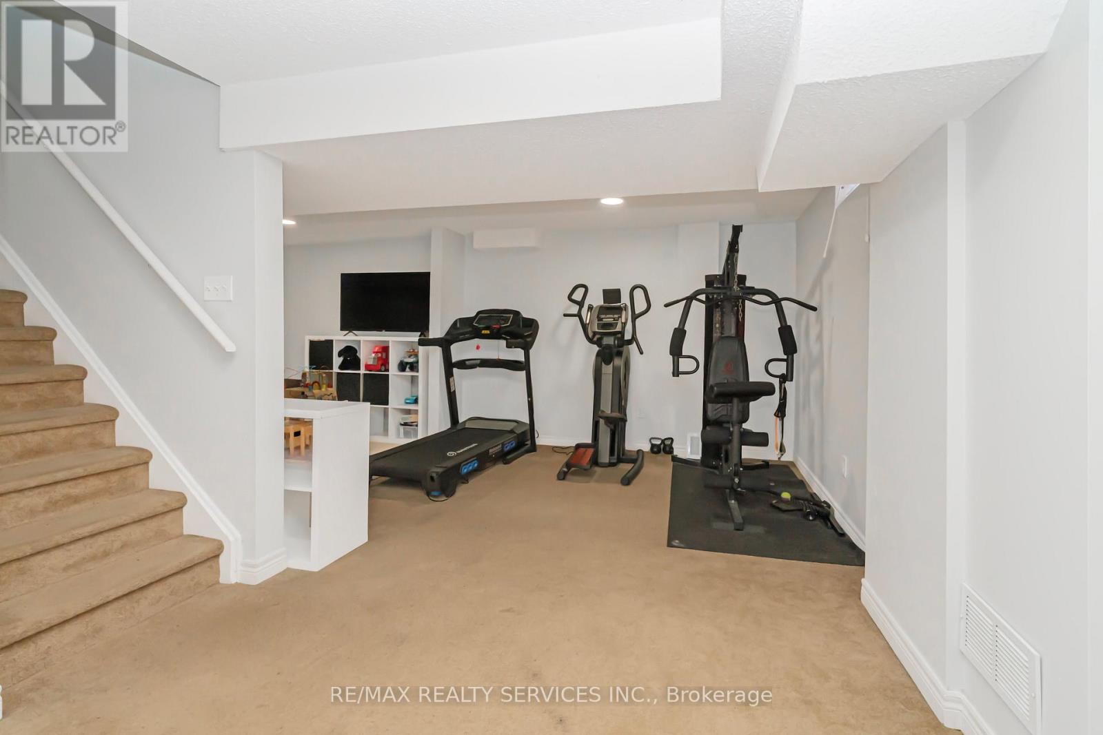 46 Oakmeadow Drive, Brampton, Ontario  L7A 2M1 - Photo 30 - W12548156