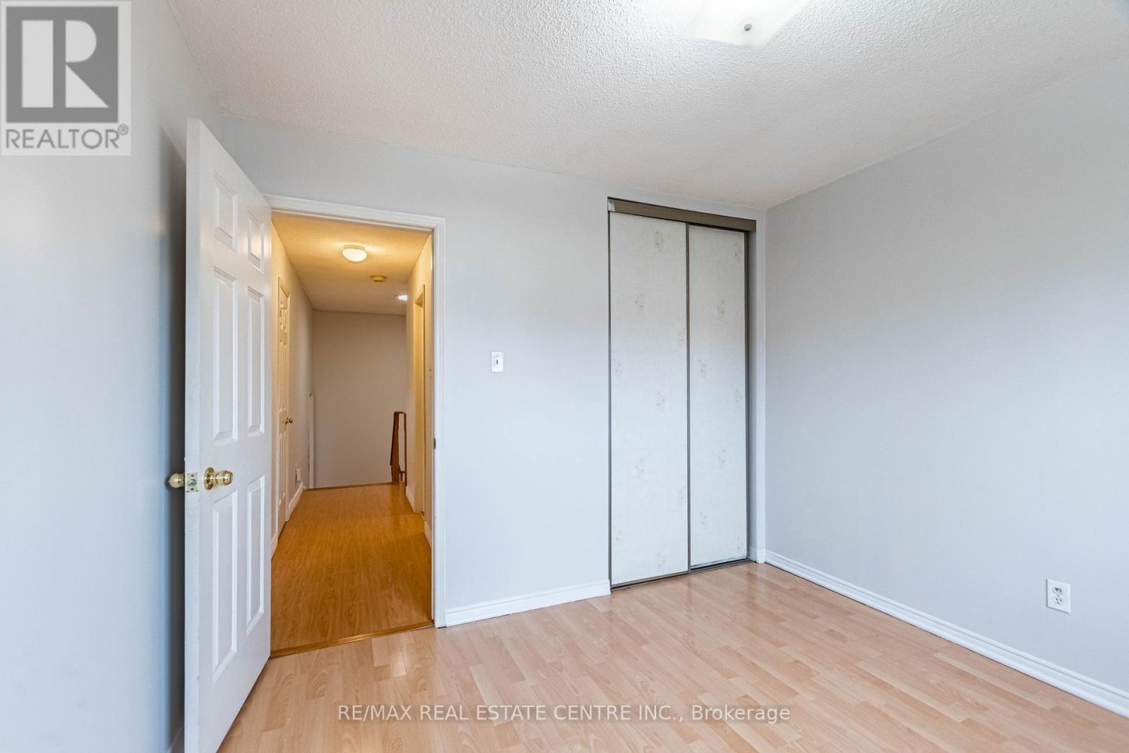 665 Dinsmore Court, Mississauga, Ontario  L5R 3G4 - Photo 20 - W12546464