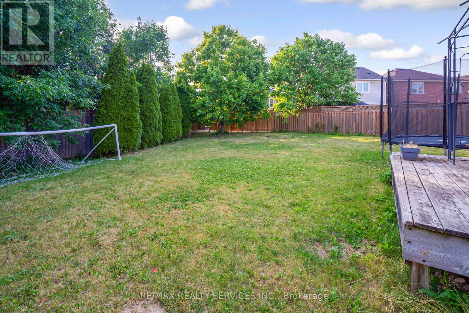 46 Oakmeadow Drive, Brampton, Ontario  L7A 2M1 - Photo 36 - W12548156