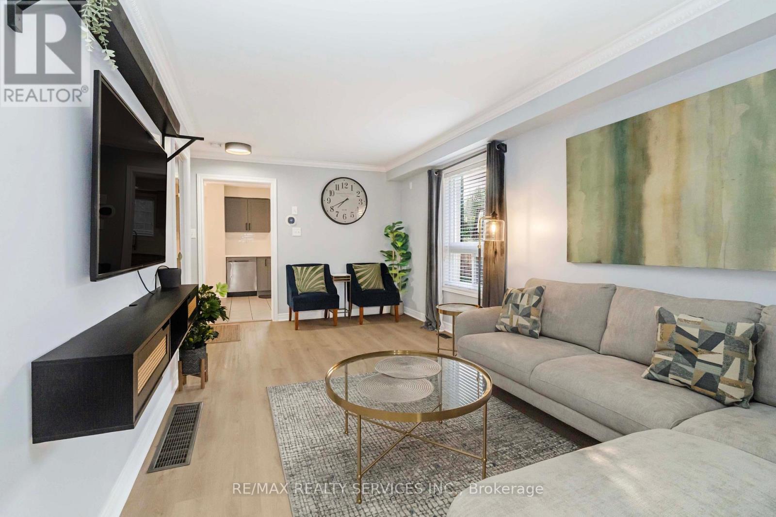 46 Oakmeadow Drive, Brampton, Ontario  L7A 2M1 - Photo 4 - W12548156