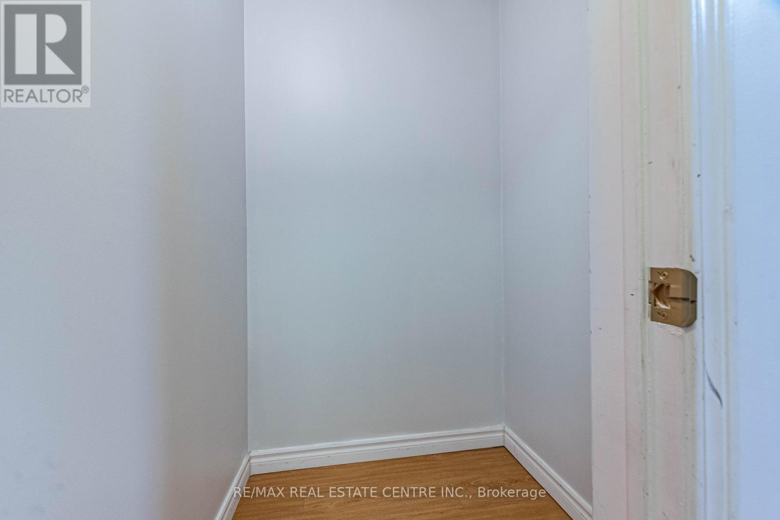 665 Dinsmore Court, Mississauga, Ontario  L5R 3G4 - Photo 24 - W12546464