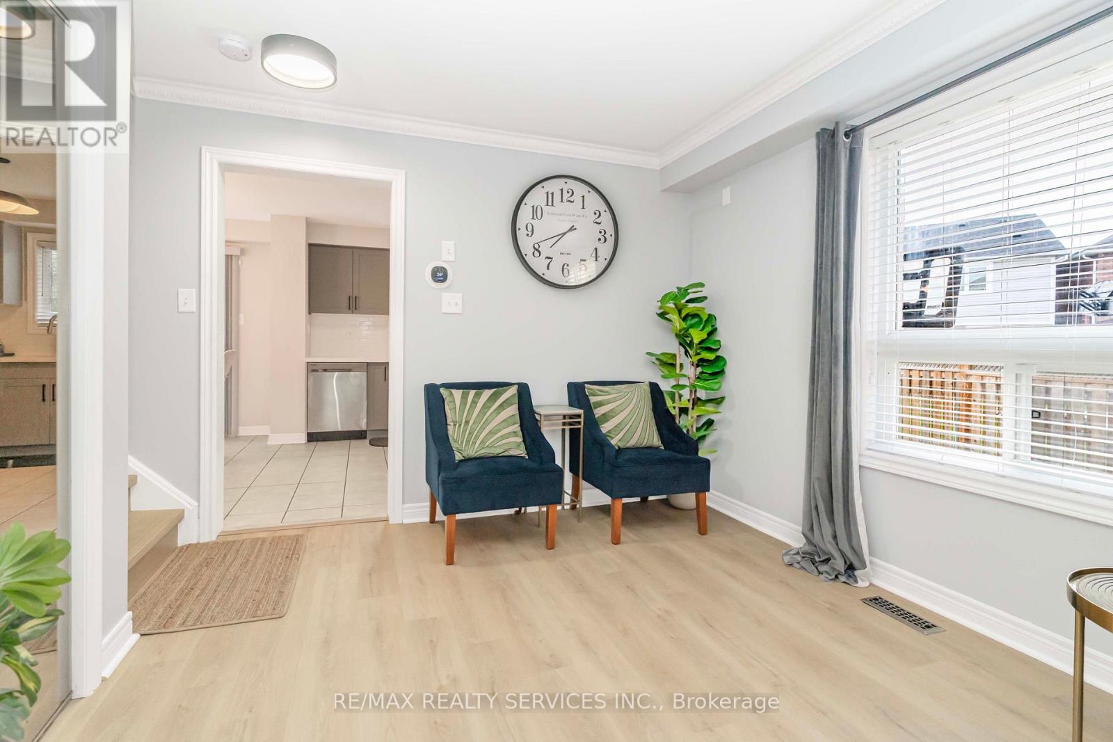 46 Oakmeadow Drive, Brampton, Ontario  L7A 2M1 - Photo 9 - W12548156