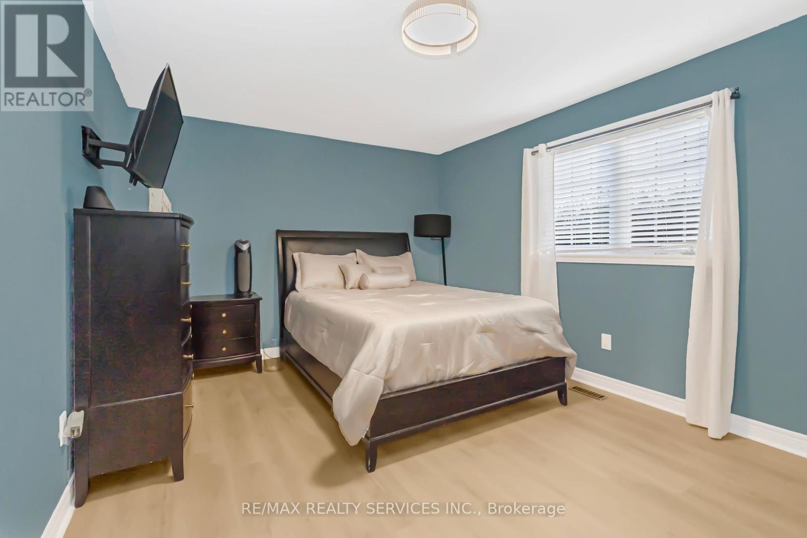 46 Oakmeadow Drive, Brampton, Ontario  L7A 2M1 - Photo 24 - W12548156