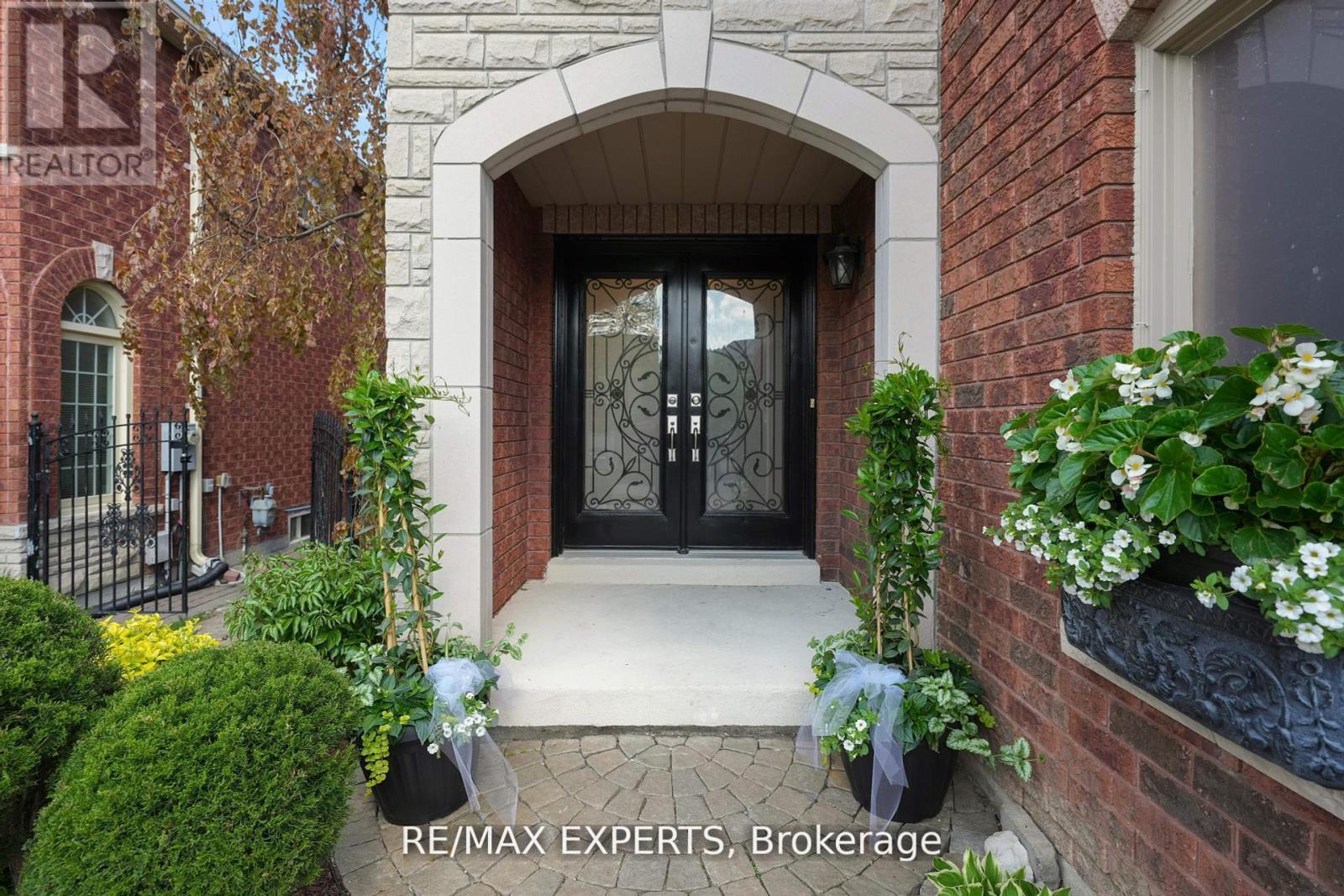 36 Country Stroll Crescent, Caledon, Ontario  L7E 2H4 - Photo 7 - W12548400