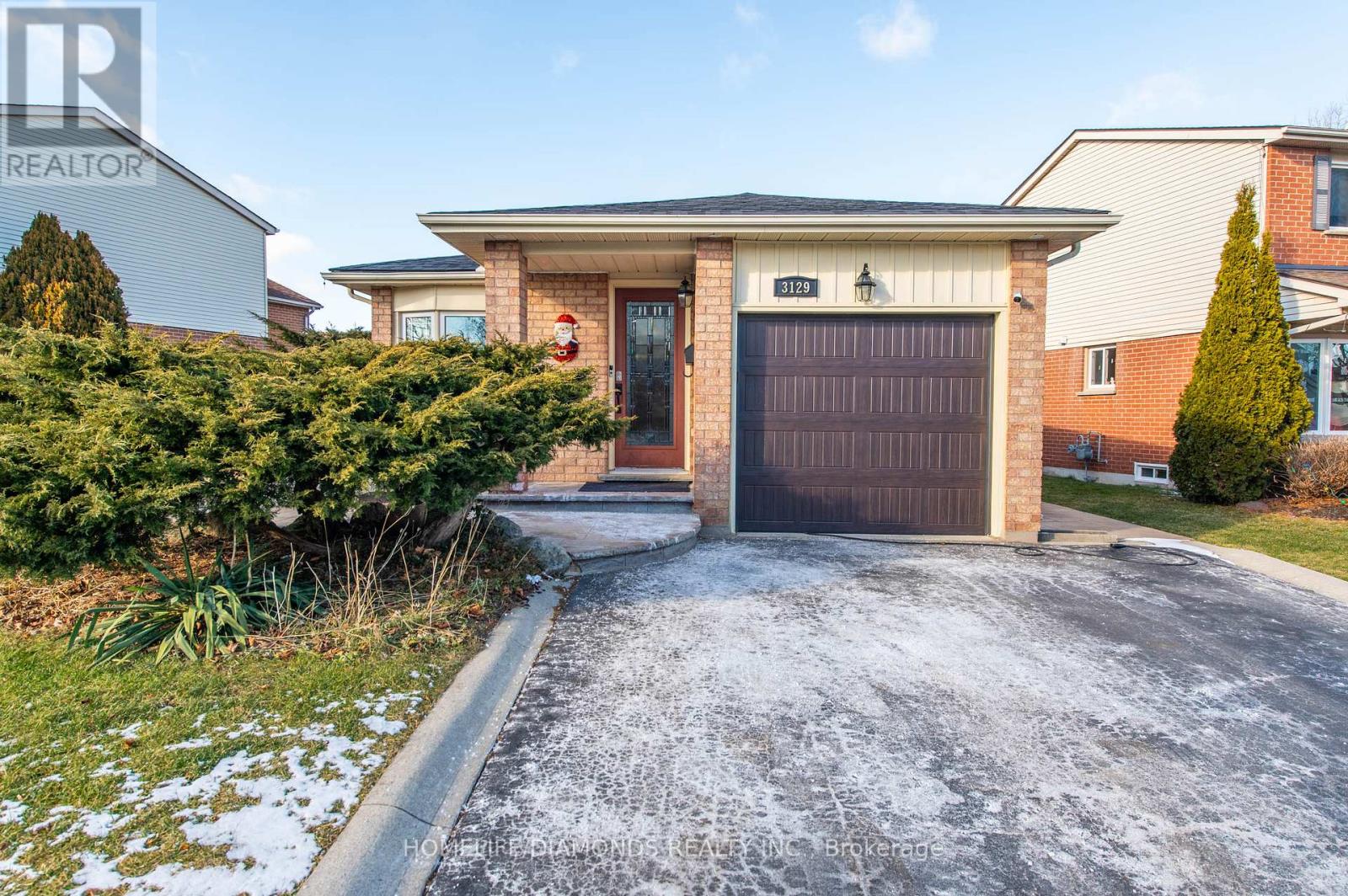 3129 Sandcliffe Court, Burlington, Ontario  L7M 3G9 - Photo 11 - W12548408