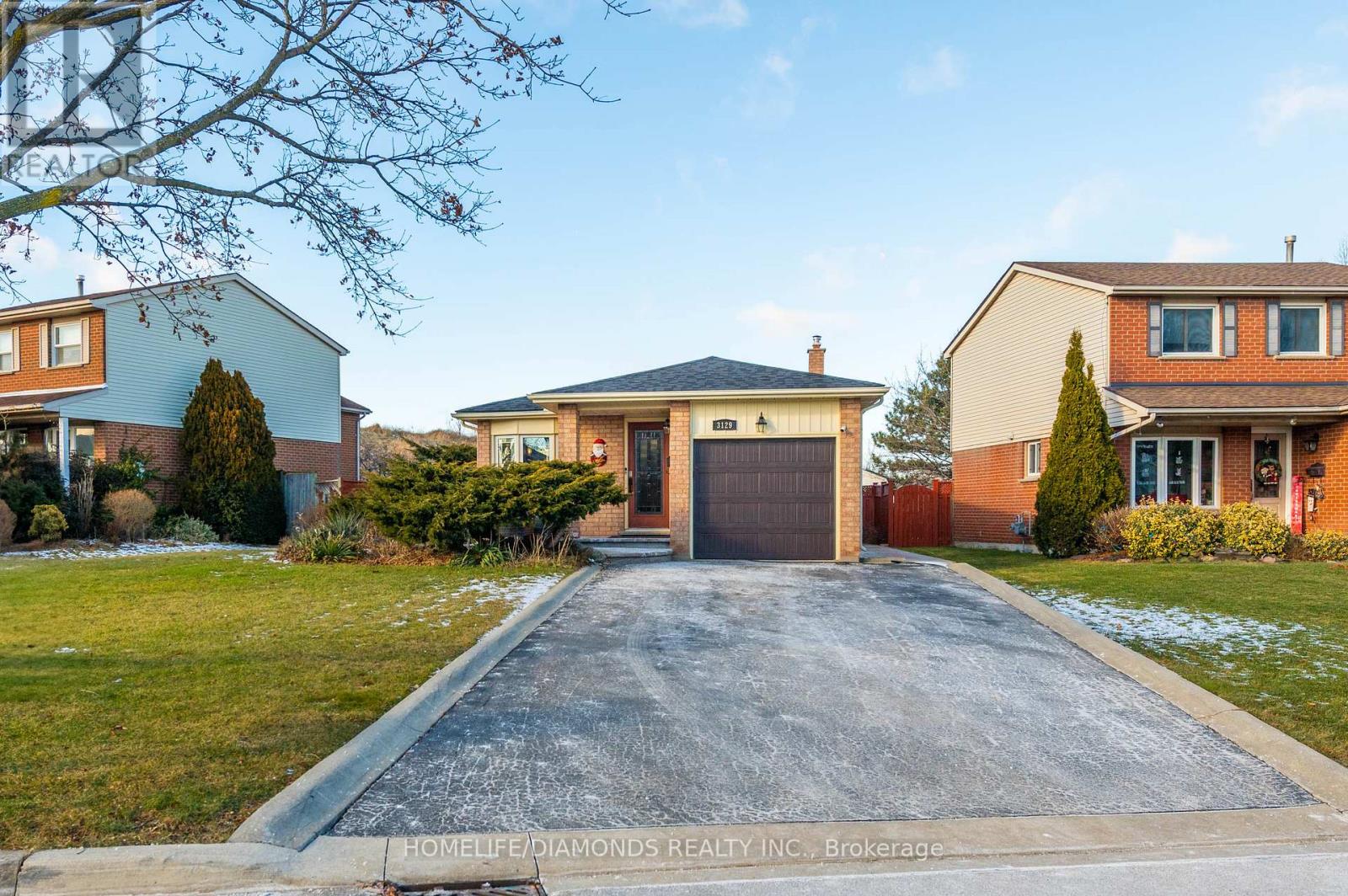 3129 Sandcliffe Court, Burlington, Ontario  L7M 3G9 - Photo 2 - W12548408