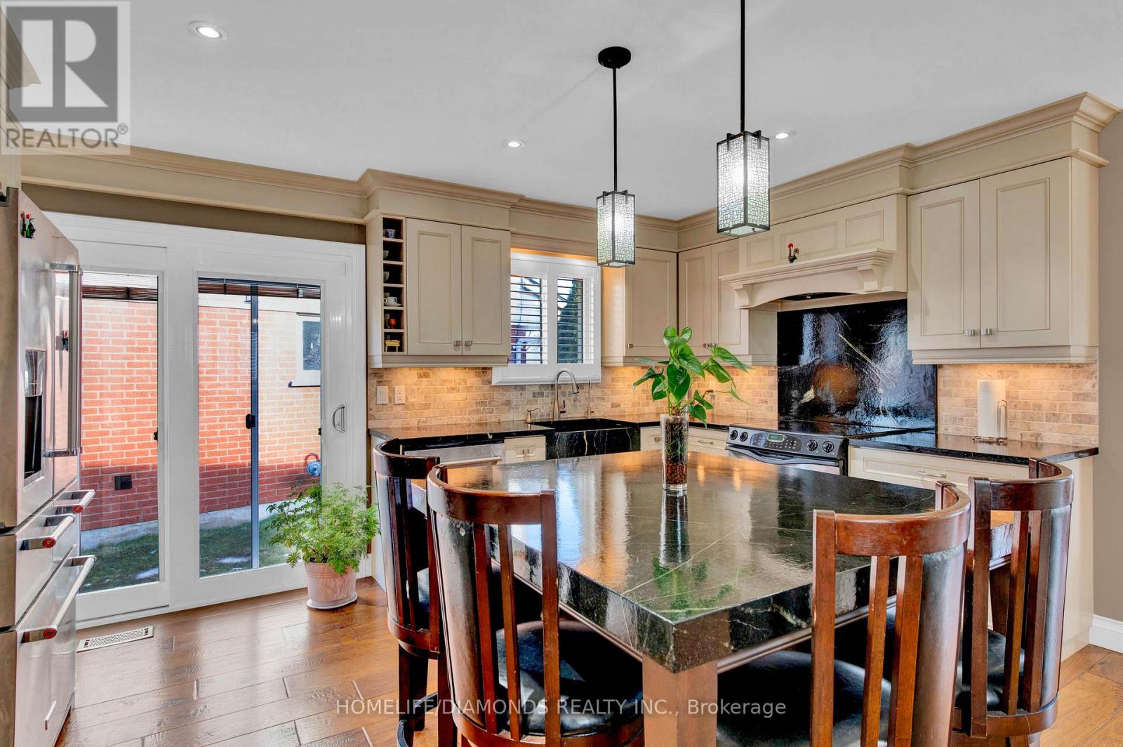 3129 Sandcliffe Court, Burlington, Ontario  L7M 3G9 - Photo 21 - W12548408