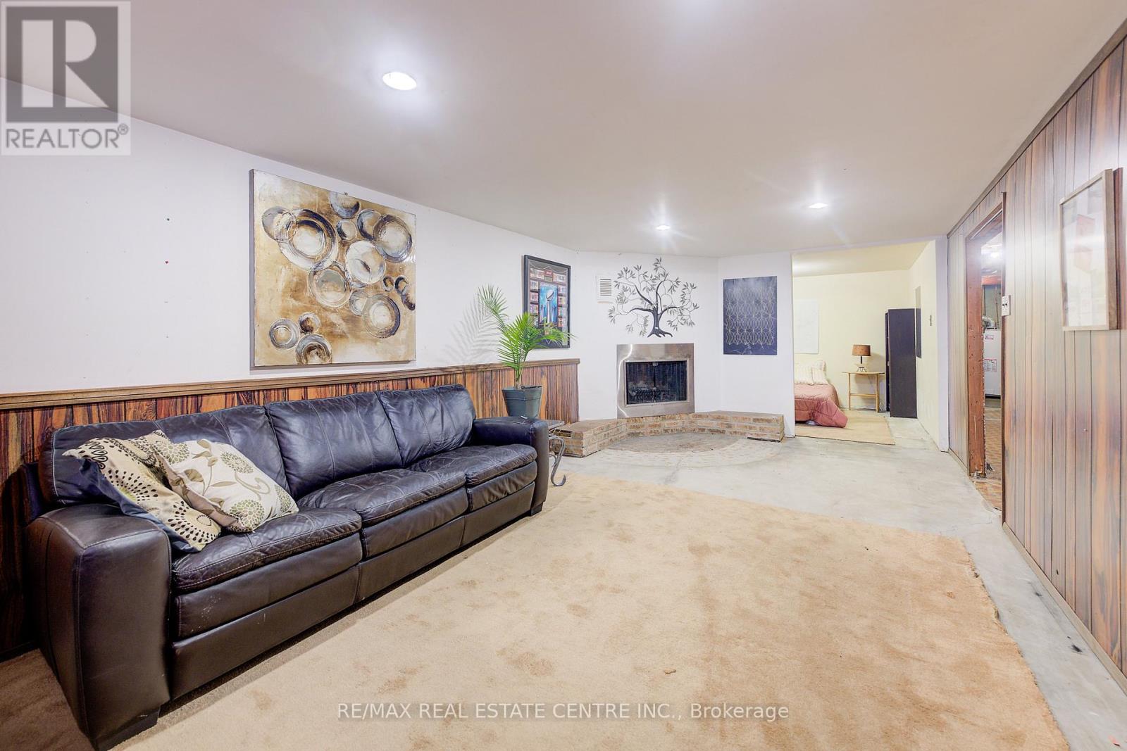 170 Fernwood Crescent, Hamilton, Ontario L8T 3L4 - Photo 18 - X12548390