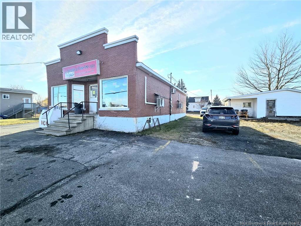 396 Principale, Pointe-Verte, New Brunswick  E8J 2Y6 - Photo 2 - NB130090