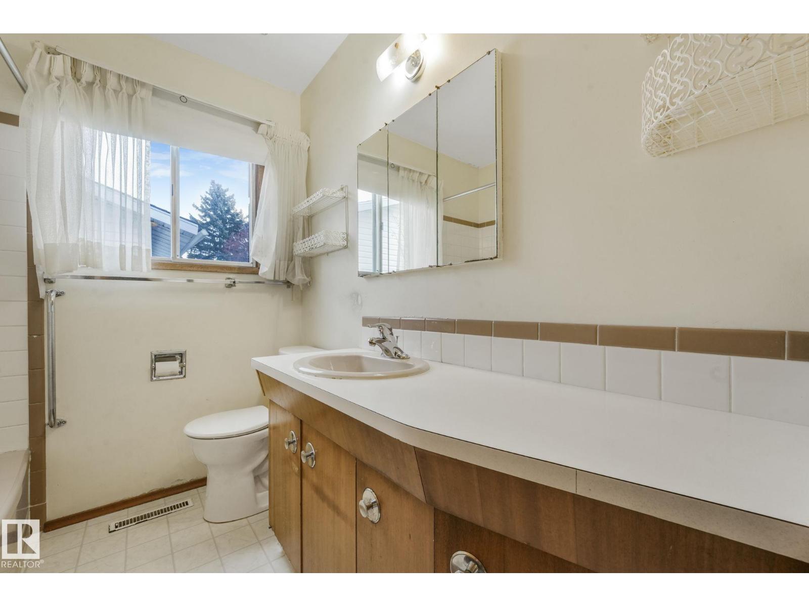 9519 134 Av Nw, Edmonton, Alberta  T5E 1H8 - Photo 28 - E4465869