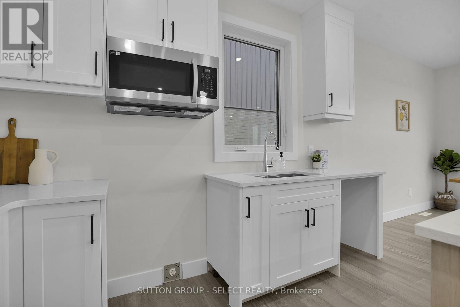 17 - 7966 Fallon Drive, Lucan Biddulph, Ontario  N0M 1V0 - Photo 9 - X12532668