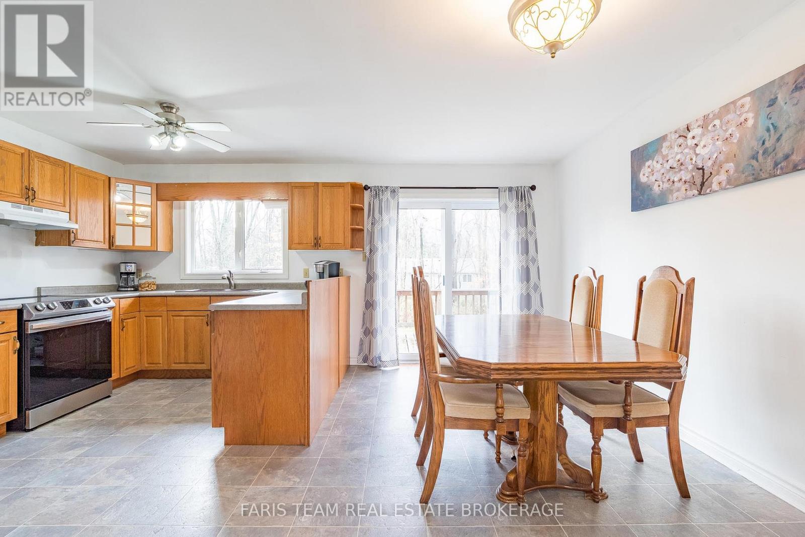 3576 Peter Street, Ramara, Ontario  L0K 1B0 - Photo 5 - S12548434