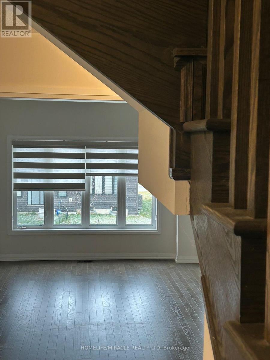 11 Federica Crescent W, Wasaga Beach, Ontario  L9Z 0N5 - Photo 4 - S12548456