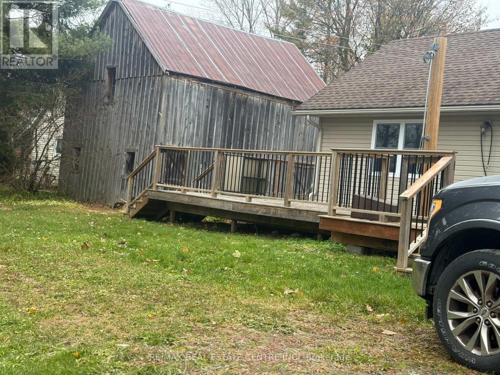 107 Centre Street E, Southgate, Ontario  N0G 2A0 - Photo 2 - X12520420