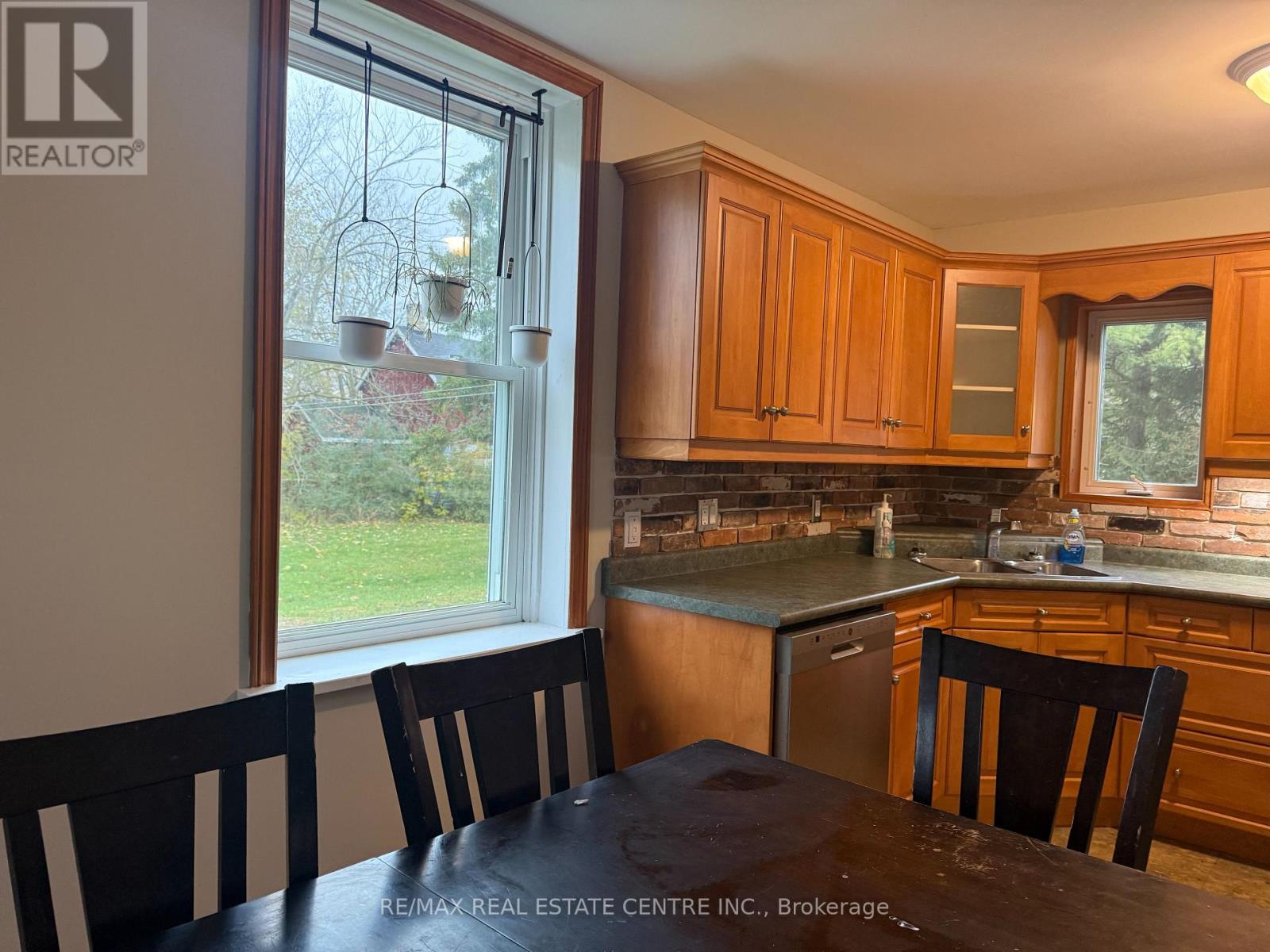 107 Centre Street E, Southgate, Ontario  N0G 2A0 - Photo 8 - X12520420