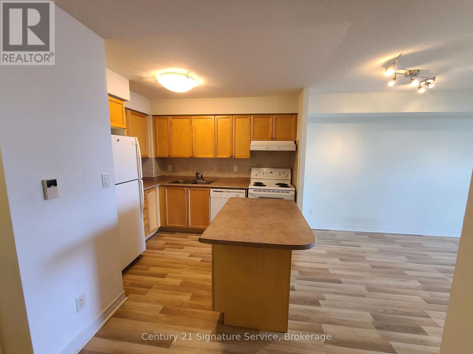 1908 - 3880 Duke Of York Boulevard, Mississauga, Ontario  L5B 4M7 - Photo 7 - W12548420