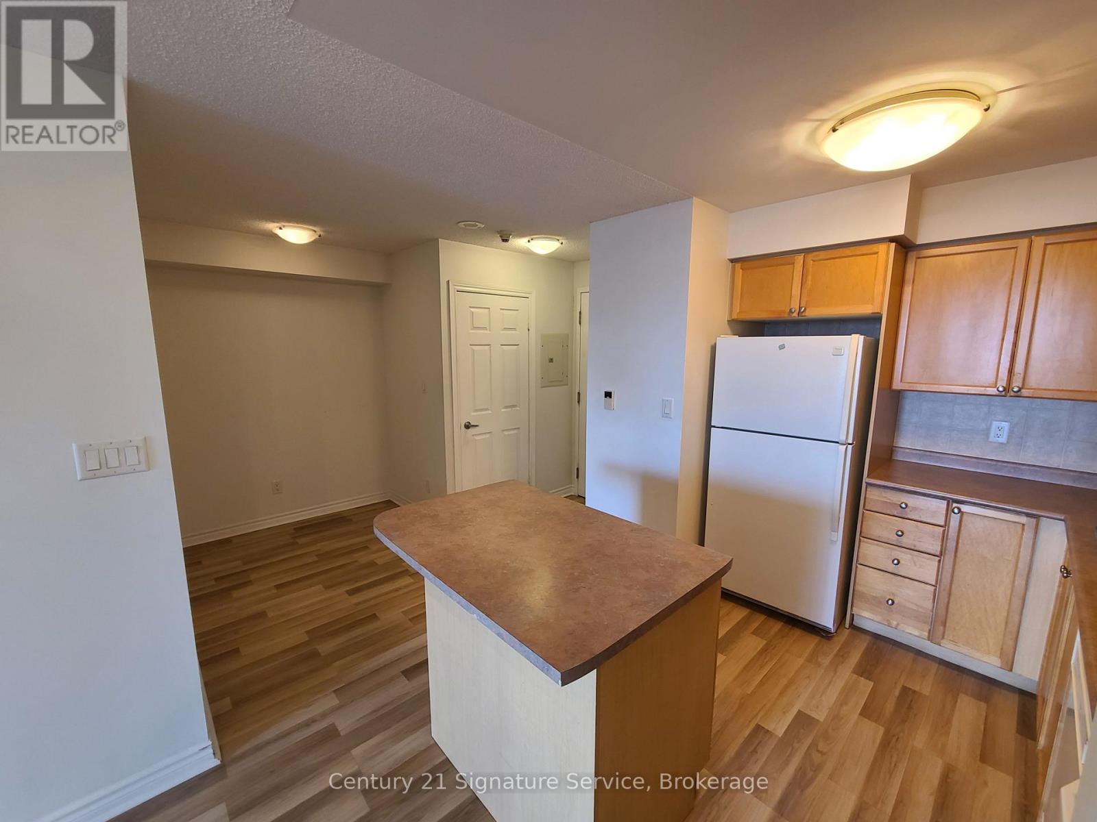 1908 - 3880 Duke Of York Boulevard, Mississauga, Ontario  L5B 4M7 - Photo 8 - W12548420