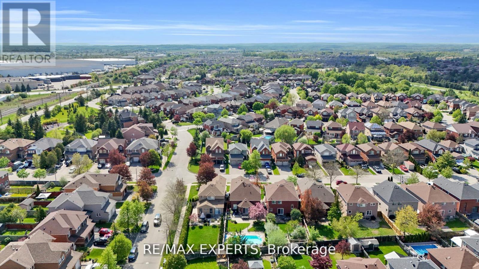 36 Country Stroll Crescent, Caledon, Ontario  L7E 2H4 - Photo 4 - W12548426