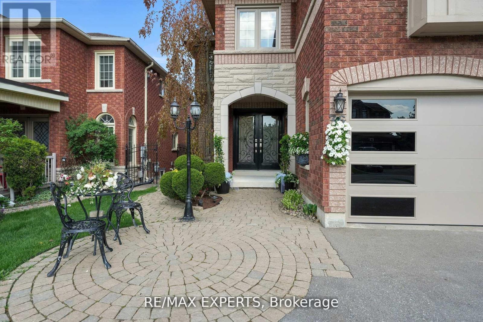 36 Country Stroll Crescent, Caledon, Ontario  L7E 2H4 - Photo 6 - W12548426