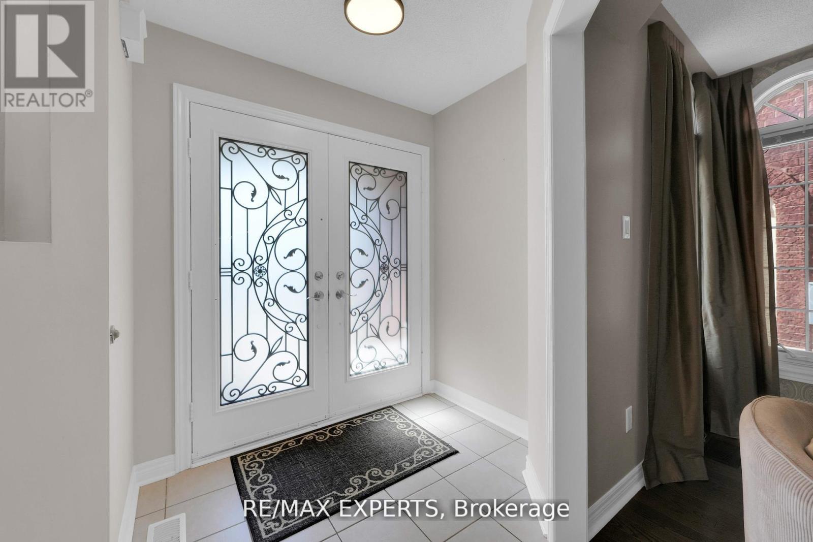 36 Country Stroll Crescent, Caledon, Ontario  L7E 2H4 - Photo 8 - W12548426