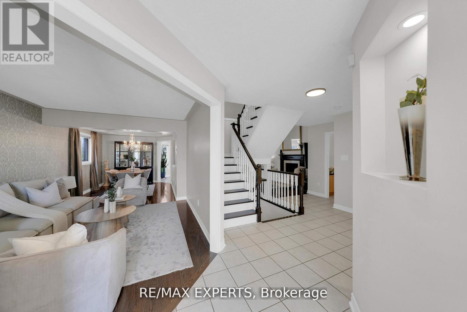 36 Country Stroll Crescent, Caledon, Ontario  L7E 2H4 - Photo 9 - W12548426