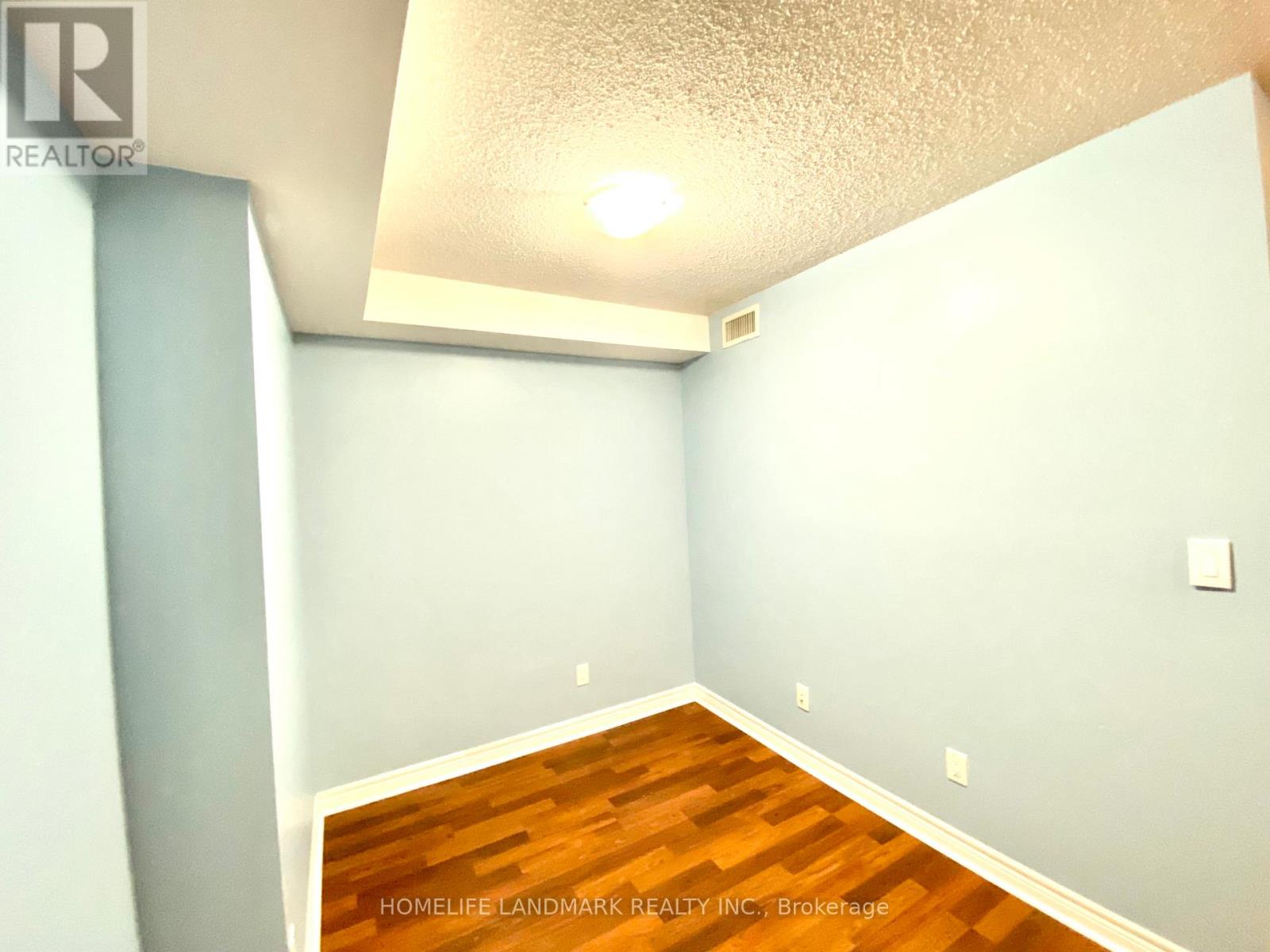 1807 - 310 Burnhamthorpe Road W, Mississauga, Ontario  L5B 4P9 - Photo 7 - W12548438
