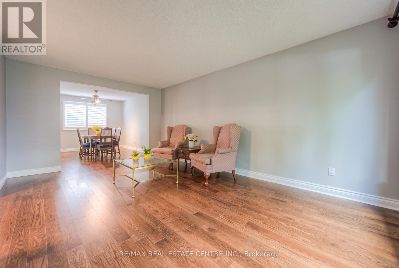 644 Donna Court, Burlington, Ontario L7N 3H2 - Photo 11 - W12548450