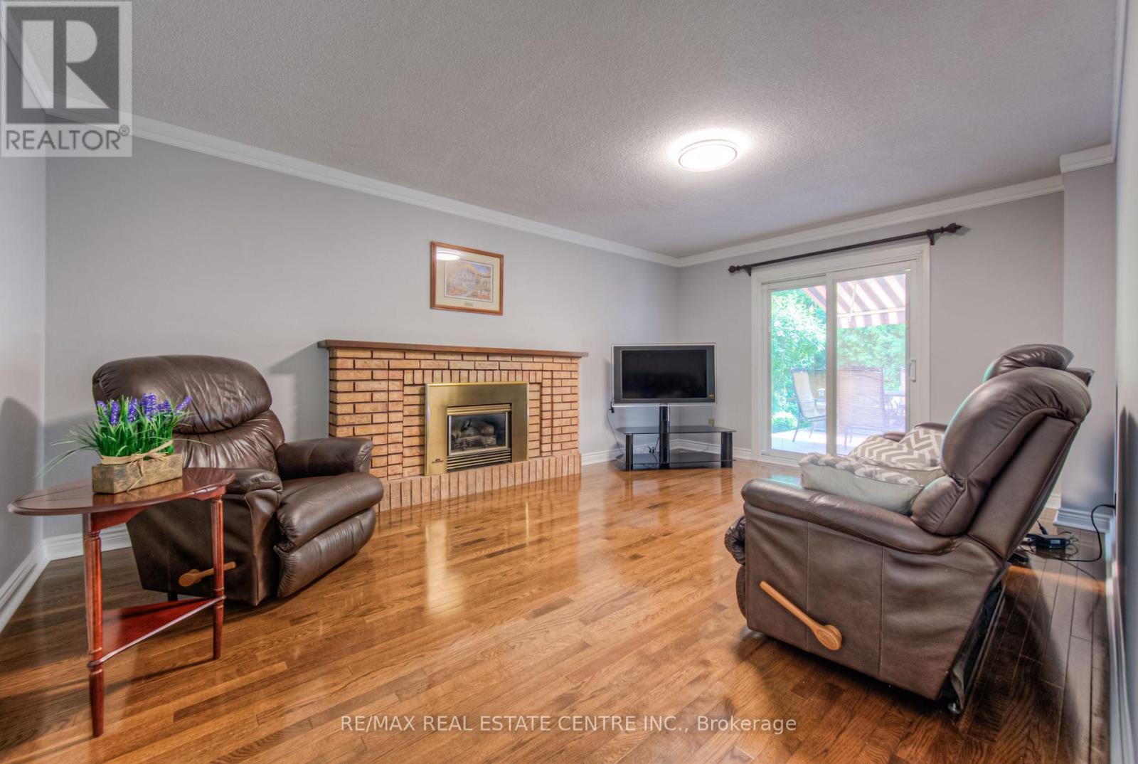 644 Donna Court, Burlington, Ontario L7N 3H2 - Photo 14 - W12548450