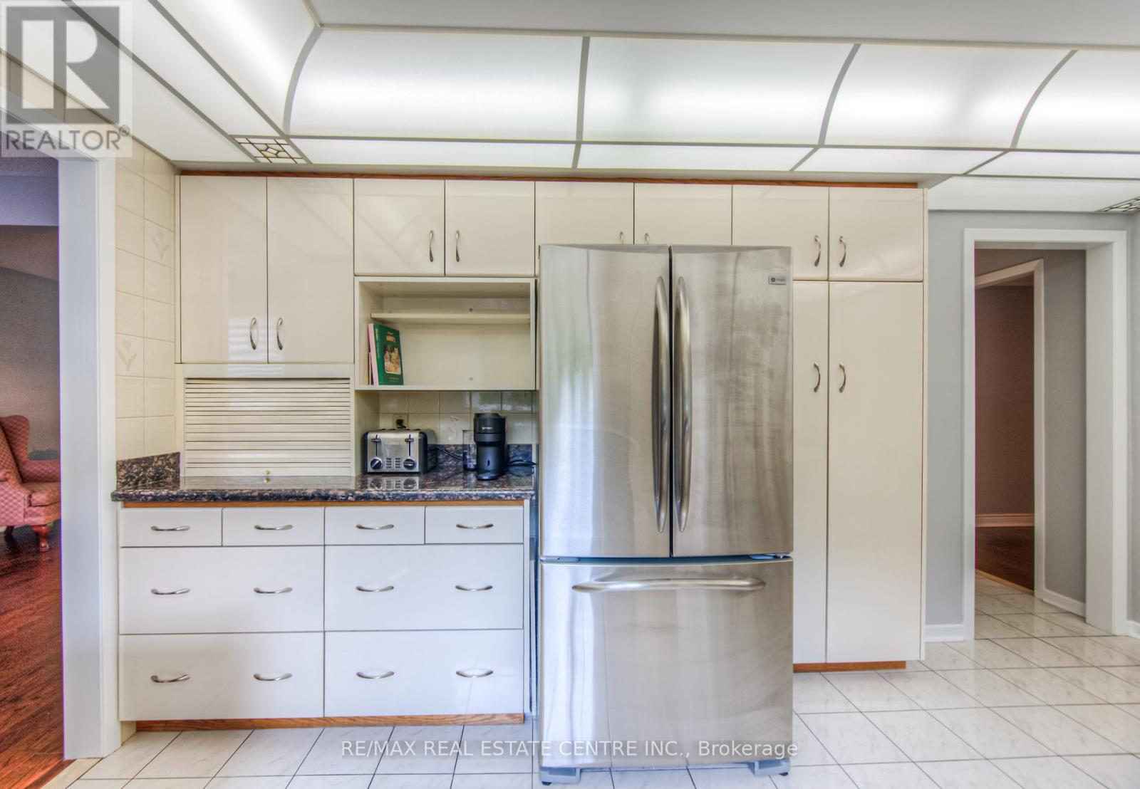 644 Donna Court, Burlington, Ontario L7N 3H2 - Photo 20 - W12548450