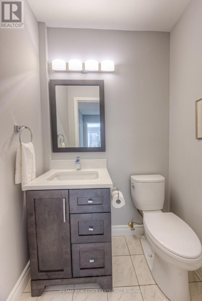 644 Donna Court, Burlington, Ontario L7N 3H2 - Photo 22 - W12548450