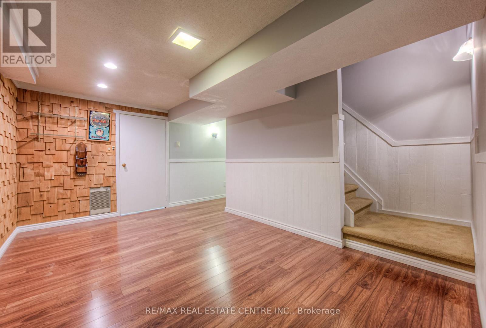 644 Donna Court, Burlington, Ontario L7N 3H2 - Photo 28 - W12548450