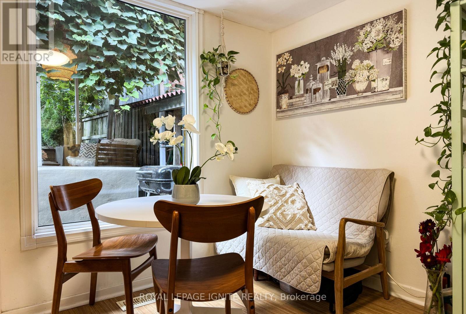 482 Mcroberts Avenue, Toronto, Ontario  M6E 4R4 - Photo 10 - W12548454