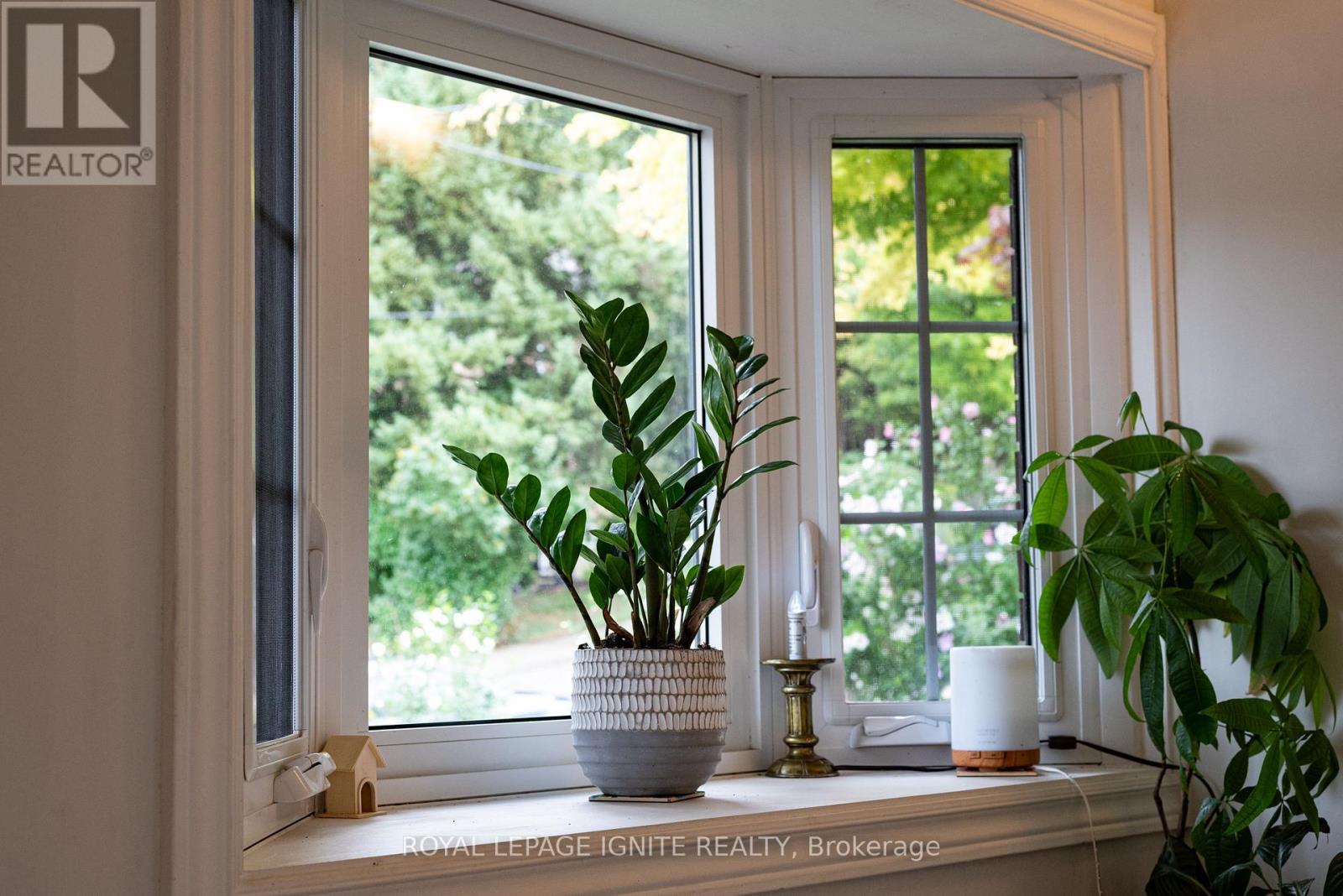 482 Mcroberts Avenue, Toronto, Ontario  M6E 4R4 - Photo 4 - W12548454