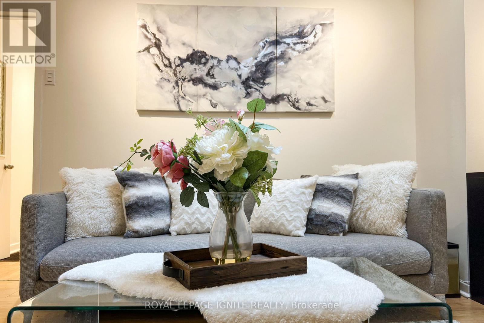 482 Mcroberts Avenue, Toronto, Ontario  M6E 4R4 - Photo 7 - W12548454