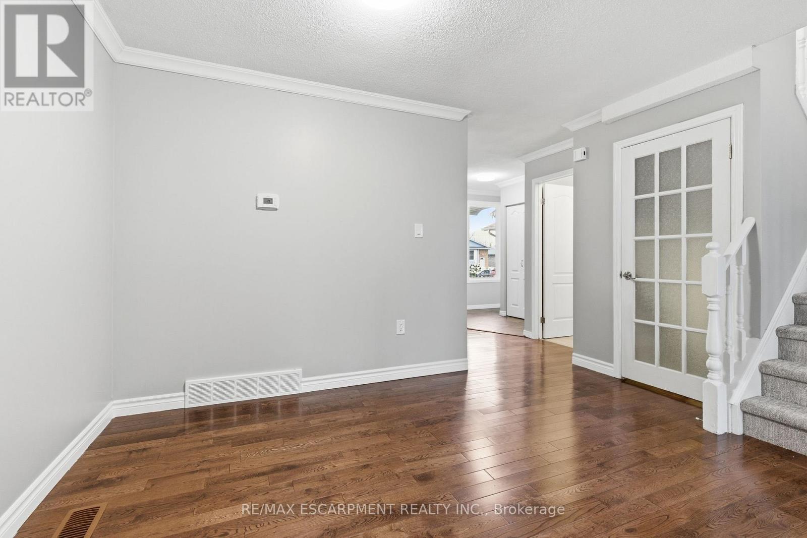 2333 Malcolm Crescent, Burlington, Ontario L7P 4G9 - Photo 11 - W12548466