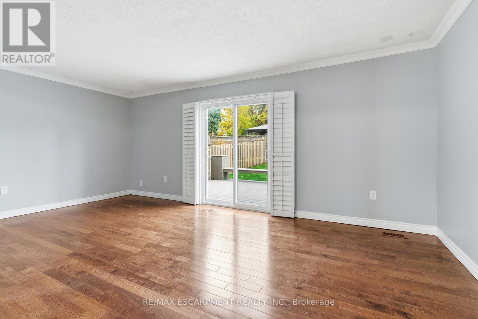 2333 Malcolm Crescent, Burlington, Ontario L7P 4G9 - Photo 12 - W12548466