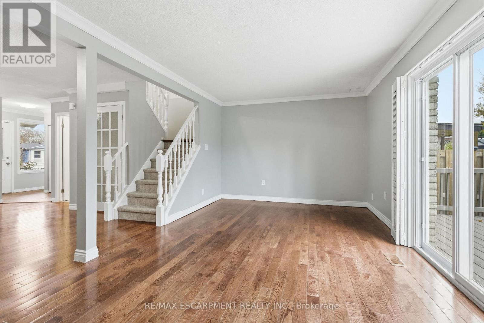 2333 Malcolm Crescent, Burlington, Ontario L7P 4G9 - Photo 13 - W12548466