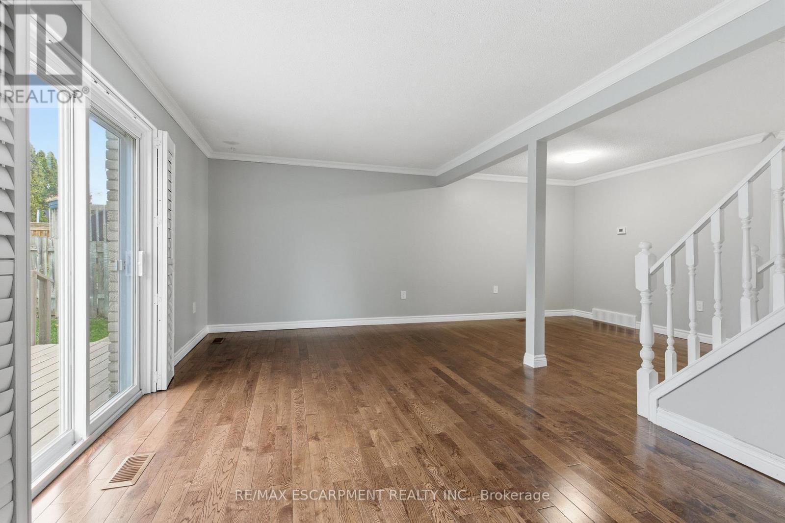 2333 Malcolm Crescent, Burlington, Ontario L7P 4G9 - Photo 14 - W12548466