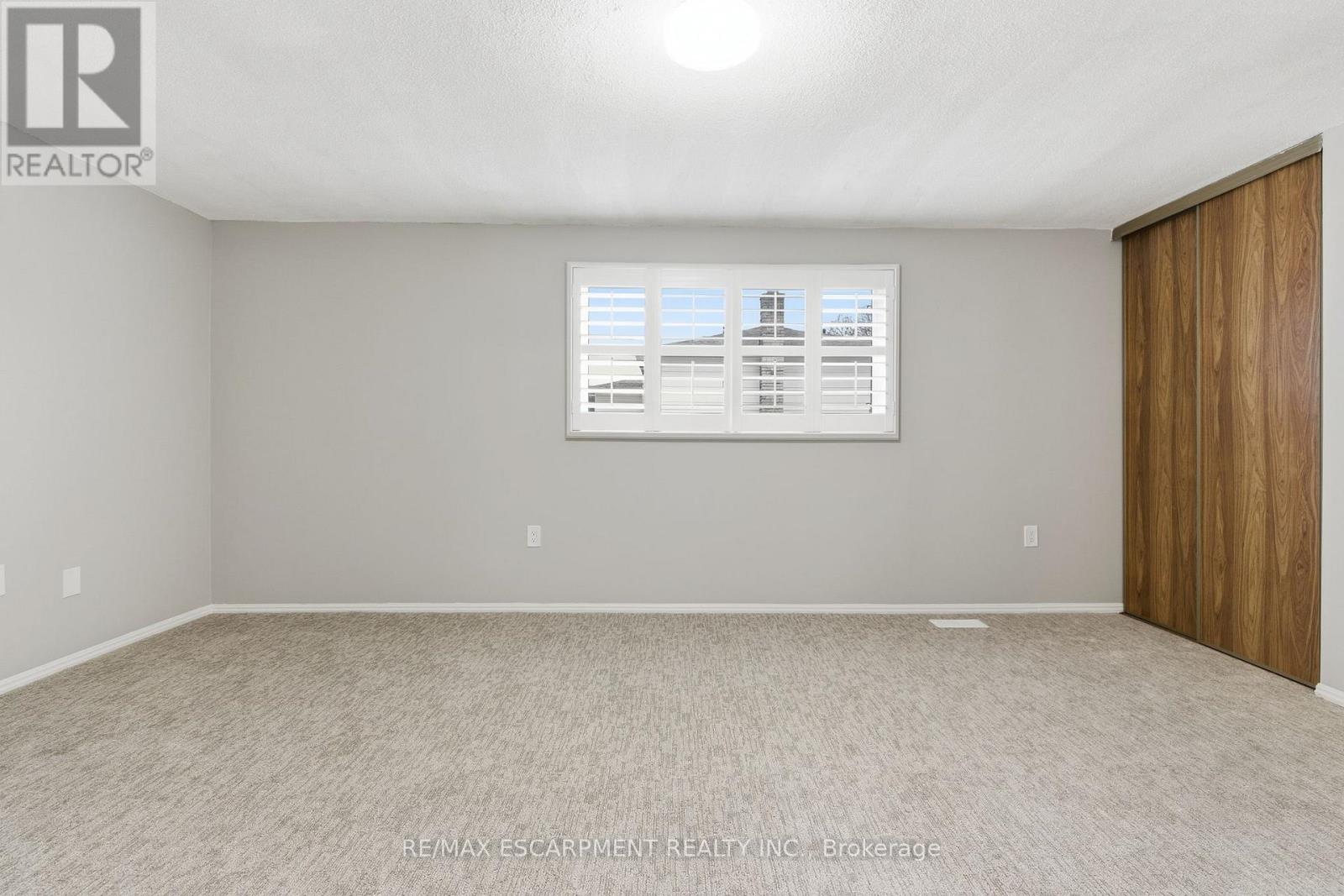 2333 Malcolm Crescent, Burlington, Ontario L7P 4G9 - Photo 15 - W12548466