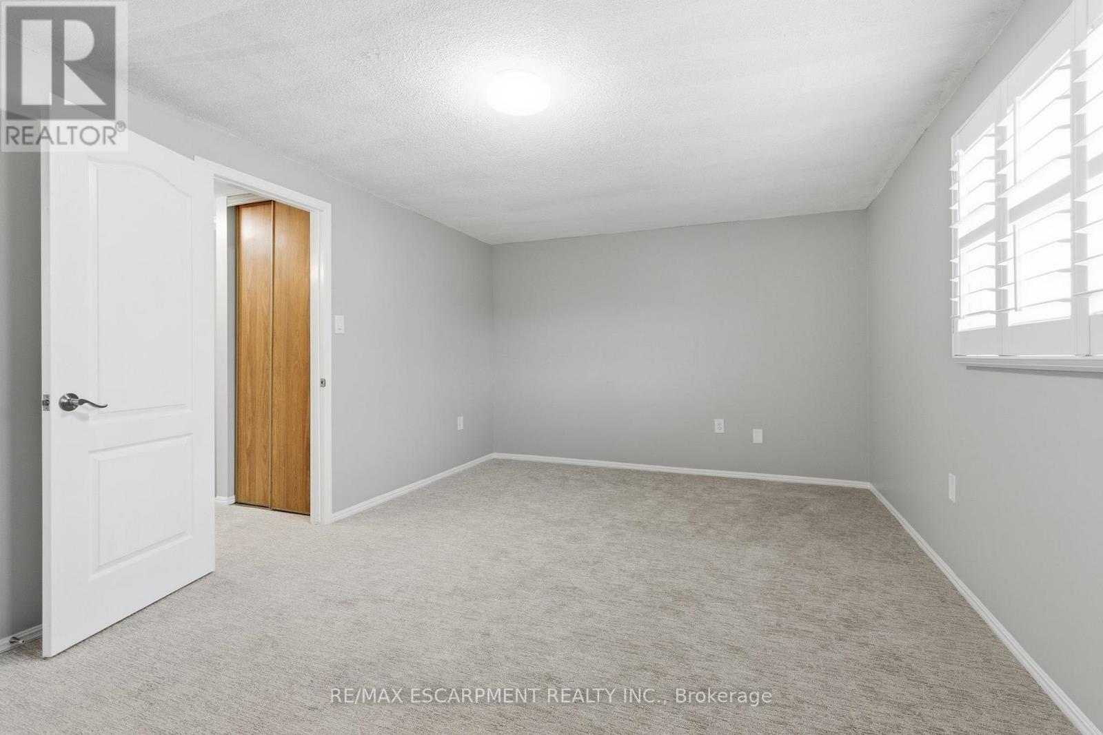 2333 Malcolm Crescent, Burlington, Ontario L7P 4G9 - Photo 16 - W12548466