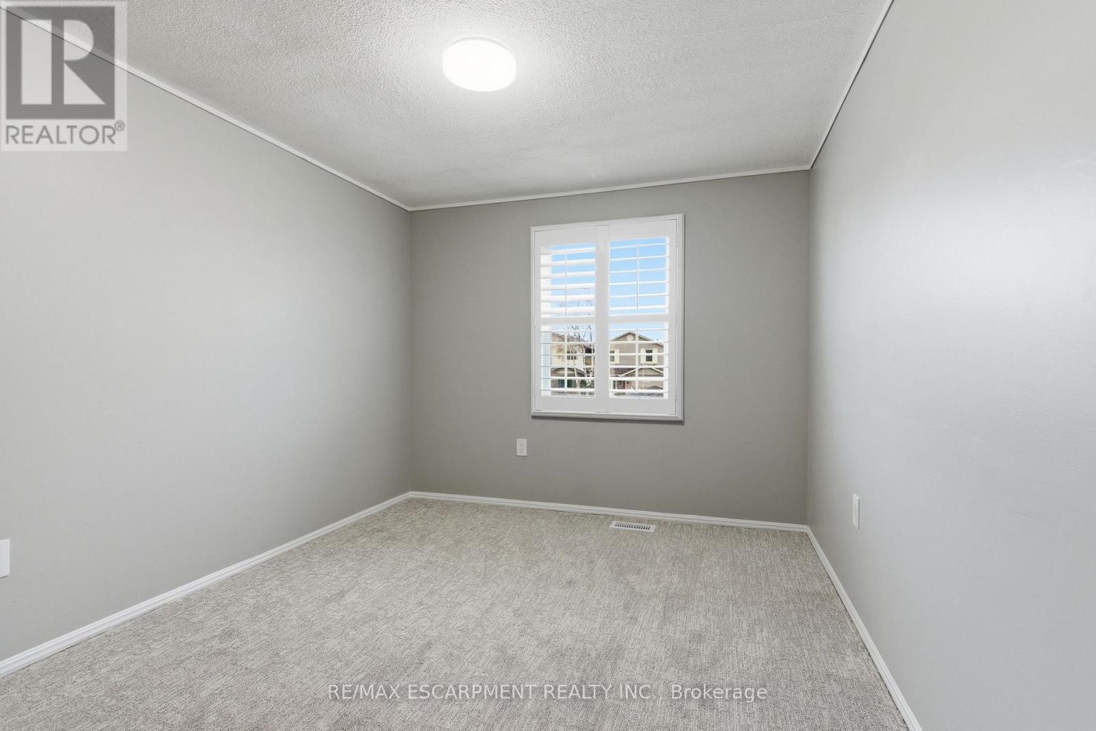 2333 Malcolm Crescent, Burlington, Ontario L7P 4G9 - Photo 19 - W12548466