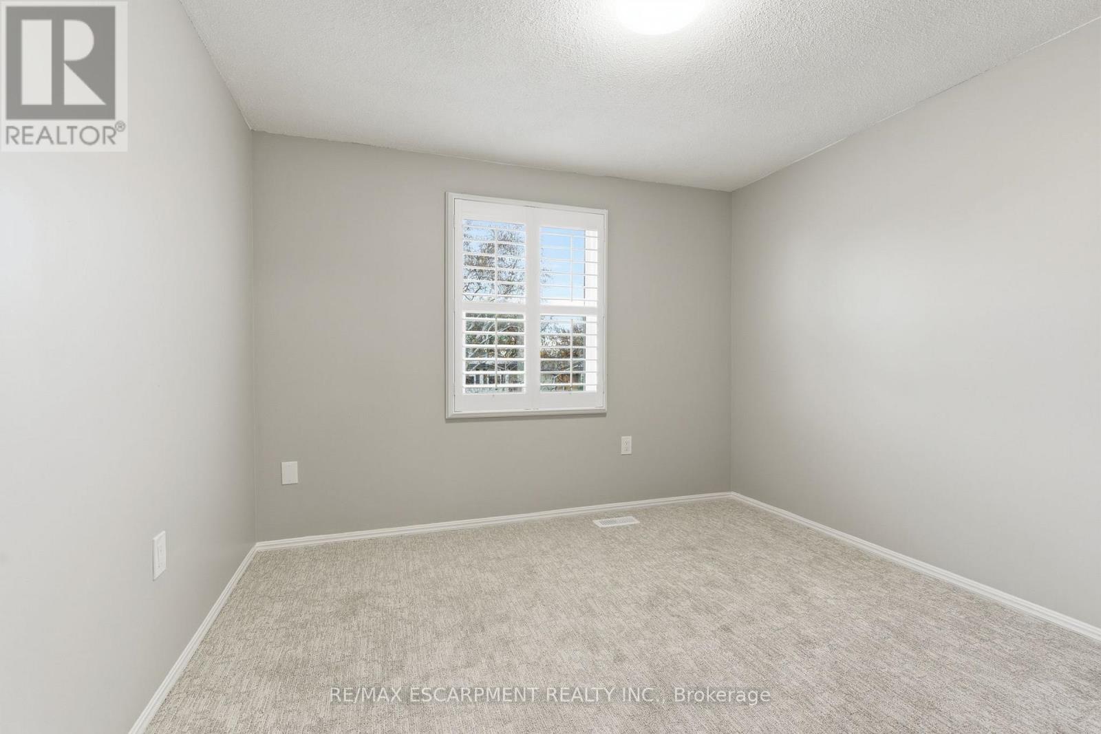 2333 Malcolm Crescent, Burlington, Ontario L7P 4G9 - Photo 21 - W12548466