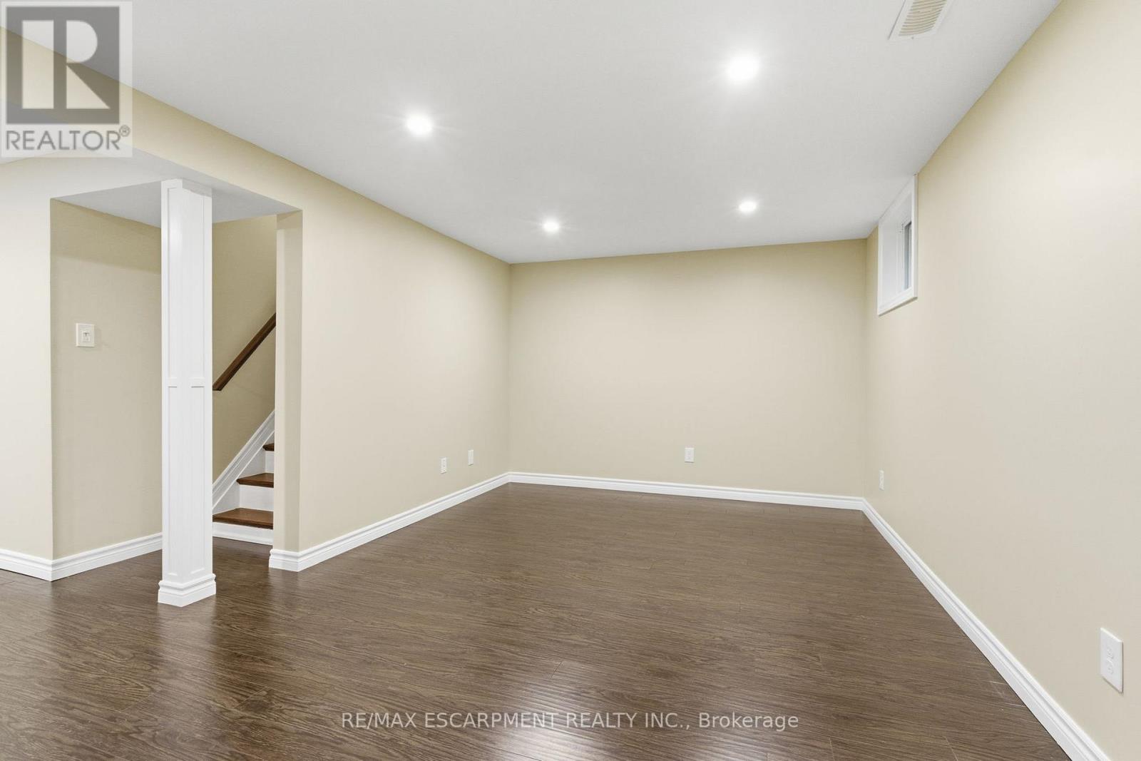 2333 Malcolm Crescent, Burlington, Ontario L7P 4G9 - Photo 24 - W12548466