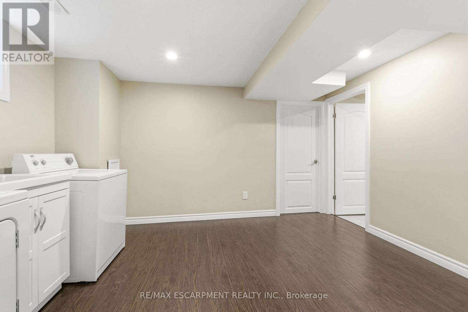 2333 Malcolm Crescent, Burlington, Ontario L7P 4G9 - Photo 27 - W12548466