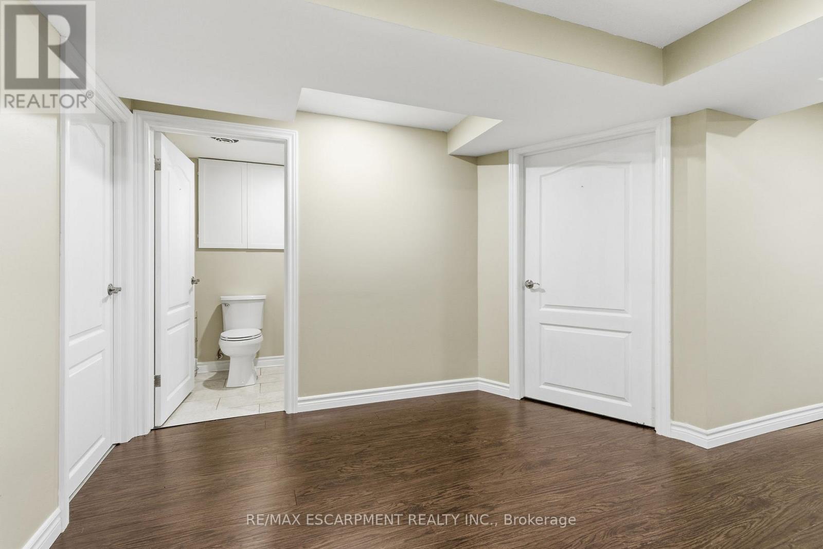 2333 Malcolm Crescent, Burlington, Ontario L7P 4G9 - Photo 29 - W12548466