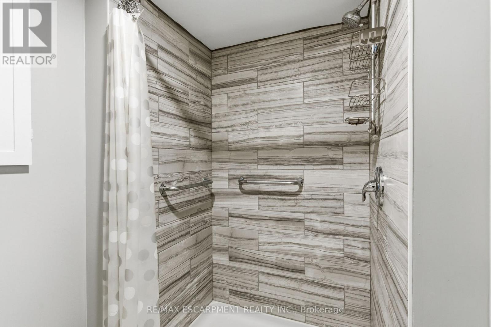 2333 Malcolm Crescent, Burlington, Ontario L7P 4G9 - Photo 30 - W12548466