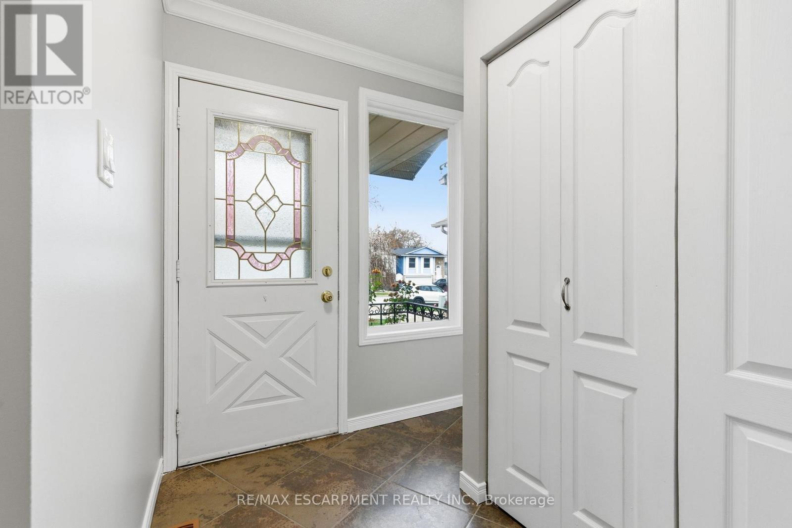 2333 Malcolm Crescent, Burlington, Ontario L7P 4G9 - Photo 5 - W12548466